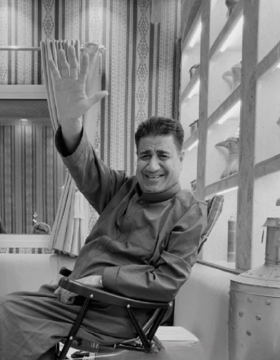 قبل ساعات من وفاته اتصل بي ليخبرني انه يحبني وها انا اشهد الله والجميع بأني احبك فيه ،، احبك اخاً كبيراً وقلباً نقياً وروحاً طاهره ،، رحلت ياصديقي وبرحيلك تجرعت الموت الصغير ..غرست في قلبي مخالب الفراق  .. في ذاكرتي الف حكاية وحكاية عن قلبك الطاهر وعن صدق صحبتك وقربك من الله ،،