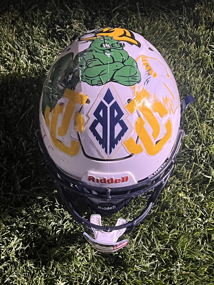 AshtonCrossen's tweet photo. Honored to have played in the Oregon East West Shrine Football game this weekend for such a great cause. https://t.co/6gMaHvSxdL