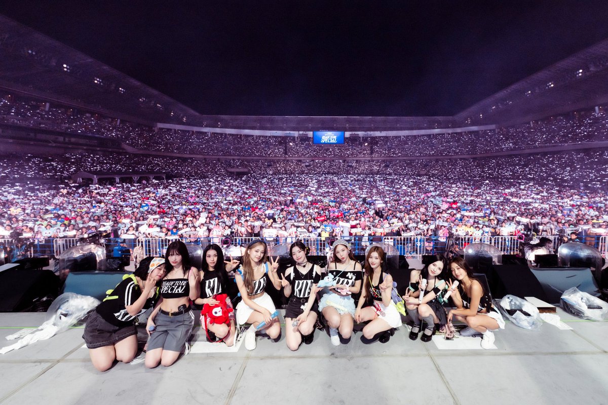 1年3ヶ月も世界を走ってきたTWICEちゃんに敬礼🫡
#TWICE #TWICE_5TH_WORLD_TOUR 
#READY_TO_BE_SPECIAL