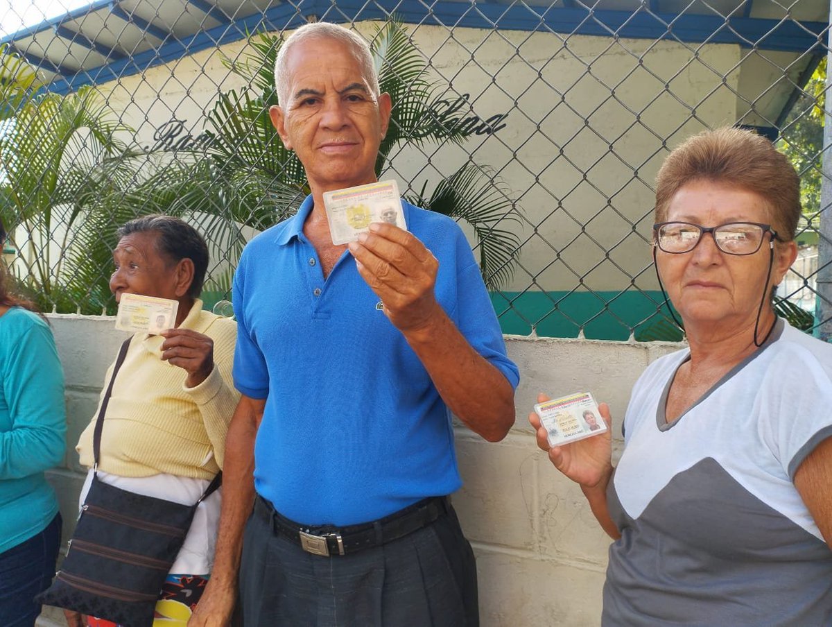AndyPrensa's tweet photo. #EnFotos 📸 | Hombres y mujeres de la Patria han salido a ejercer  su derecho al voto.  

#VotaPorLaPaz2024 https://t.co/8WQfWPUz2H