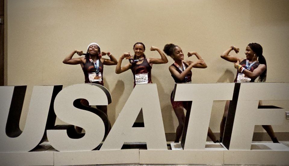 BollerKhali's tweet photo. @usatf Junior Olympics @TAMU Kimille Boller and the Arizona Cheetahs 11/12 girls 4x1 team finished 3rd 🥉 in the nation ! We Love you! SALUTE! 🫡 https://t.co/Rdjixxxw66