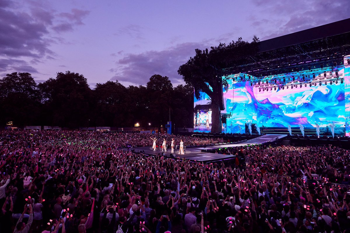 villainpinks's tweet photo. .@BLACKPINK REMAINS as the 1st K-Pop Girl Group in History to perform to at least 60,000+ attendance in 3 different continents!

Coachella: +125,000
London: +65,000
Kuala Lumpur: 62,000 https://t.co/xkYRdk3hq3
