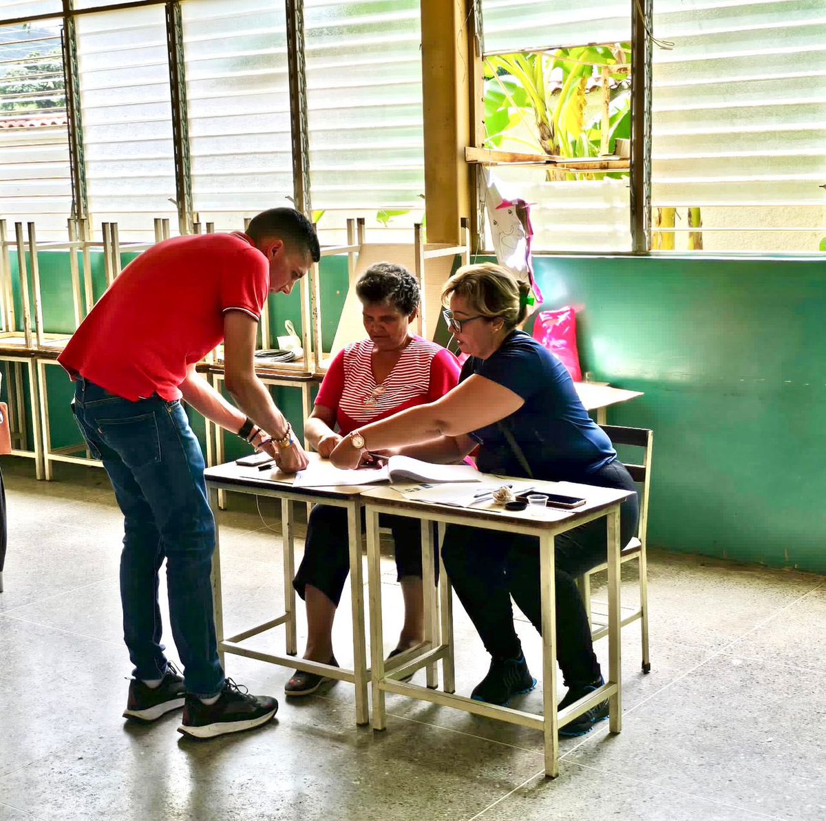 ¡CUMPLÍ CON MI PATRIA! 

En compañía de mi familia y con gran alegría, ejercí mi derecho al voto en el Centro Electoral “La Caridad”, en nombre de la paz, de la soberanía y por la Venezuela que tod@s amamos… 

El proceso fue súper rápido y sencillo, sin dudas que Venezuela tiene