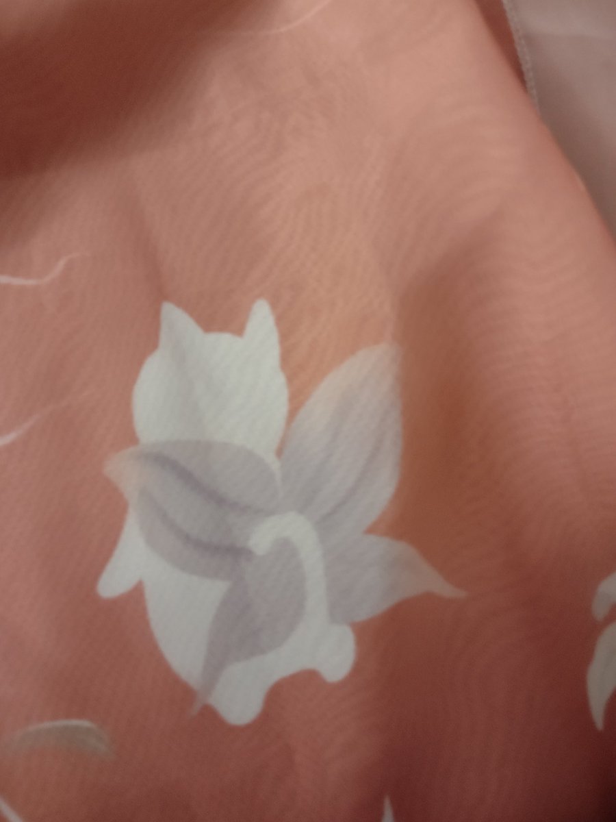 LucklessPrince's tweet image. ☁️ totally forgot to share this-

I went on a trip with some friends last week and we found a store that was selling Hanfu and I impulse bought one.

This lovely tang dynasty style hanfu has little cat fairies on it 🥺