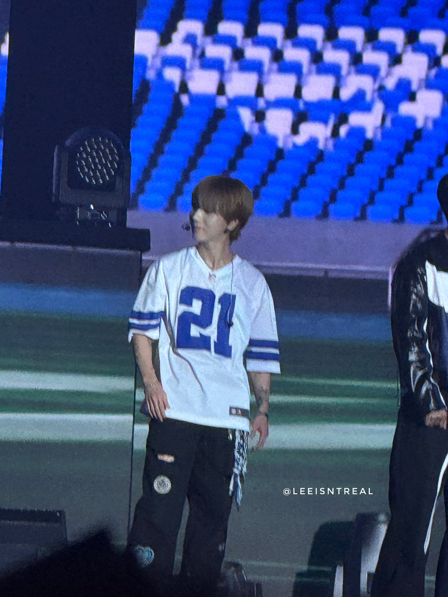special_3424's tweet photo. 240728 Super Junior in HCM city - 1 kỷ niệm đẹp #SUPERJUNIOR #Spinoff_in_HoChiMinh #SPINOFFHALFTIME_IN_HCM #Yesung @shfly3424 https://t.co/3SG2vtjK54