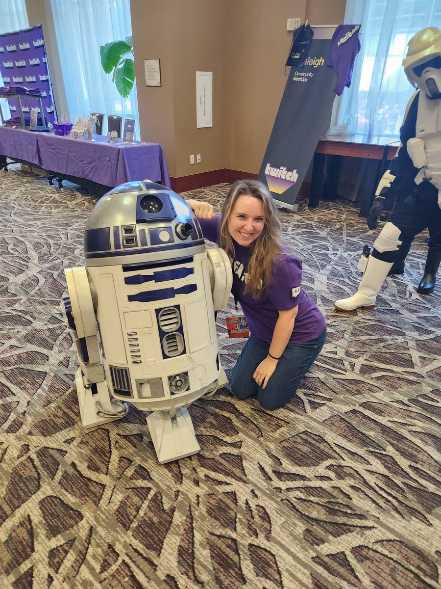 Repping <a href="/Twitch_Raleigh/">Raleigh Community MeetUp, Powered by Twitch</a> right by the Star Wars Cantina means we get to see the sickest cosplays 🤩