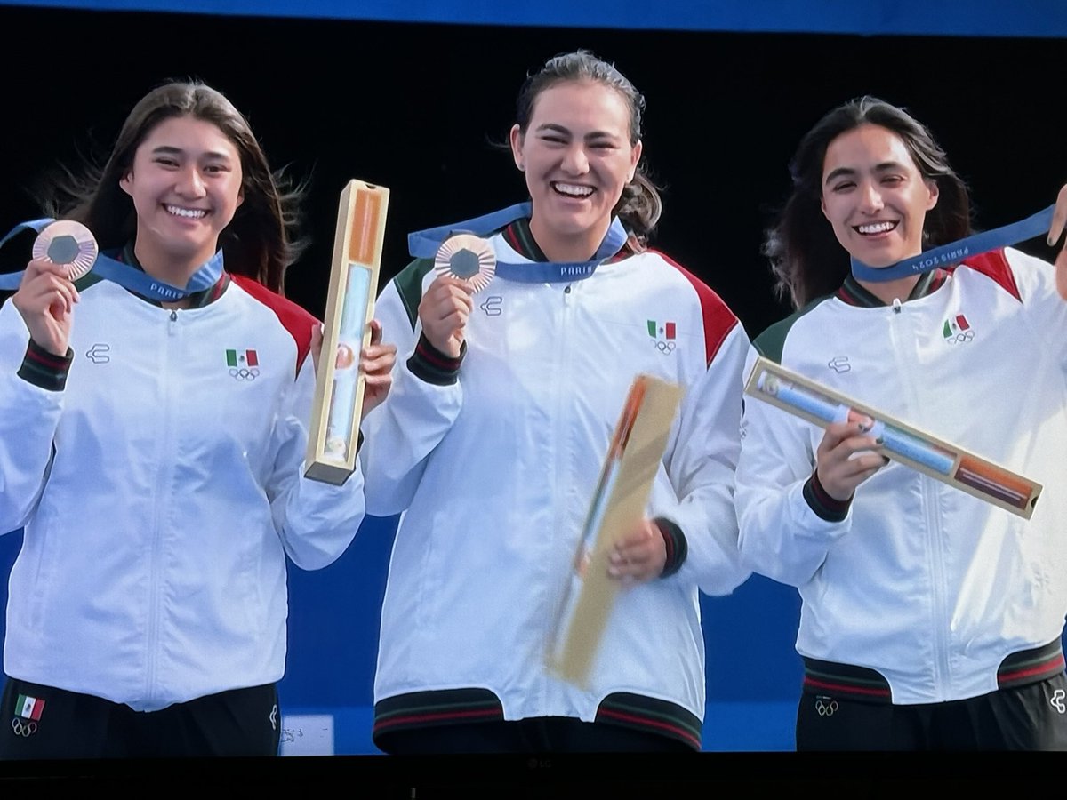 ATLETAS DE BRONCE 🥉🇲🇽

Alejandra Valencia, Ana Paula Vázquez y Ángela Ruiz