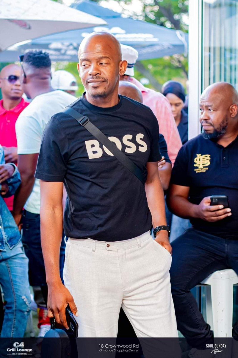 PopelaAggrey's tweet photo. Youngs africans FC owner...O nale masepa.

#kaizeechiefs https://t.co/eUfr9oj5KW