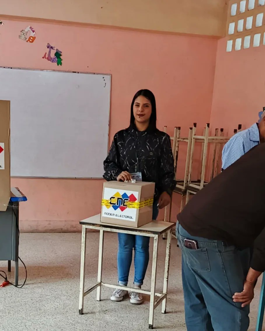 MPV_Guarico's tweet photo. #VotaPorLaPaz2024 Hoy todos  los venezolanos apostamos a la paz, progreso, independencia y soberanía.  La tropa de Paz y Vida activa ejerciendo el derecho al voto en todo el territorio.
@fundacion_mpv 
@vargas_mimou 
@Revolucion_CH 
@SLegenort 
@josemvasquez https://t.co/dYABMAoX7F