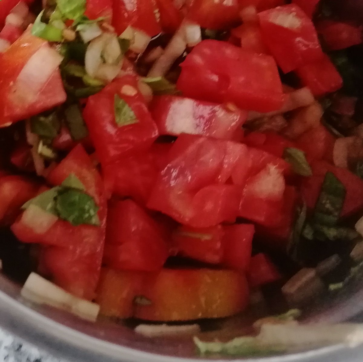 MikeKocht's tweet image. Sonntags #Twooking klassisch und doch wieder nicht: Paniertes #Schnitzel
Aber nicht vom Kalb sondern vom Huhn, dafür mit Parmesan in der Panierung
Dazu Petersil-Erdäpfel (-Kartoffel) und 2erlei Salat (grün und rot)

mikekocht.at/2024/07/28/sch…