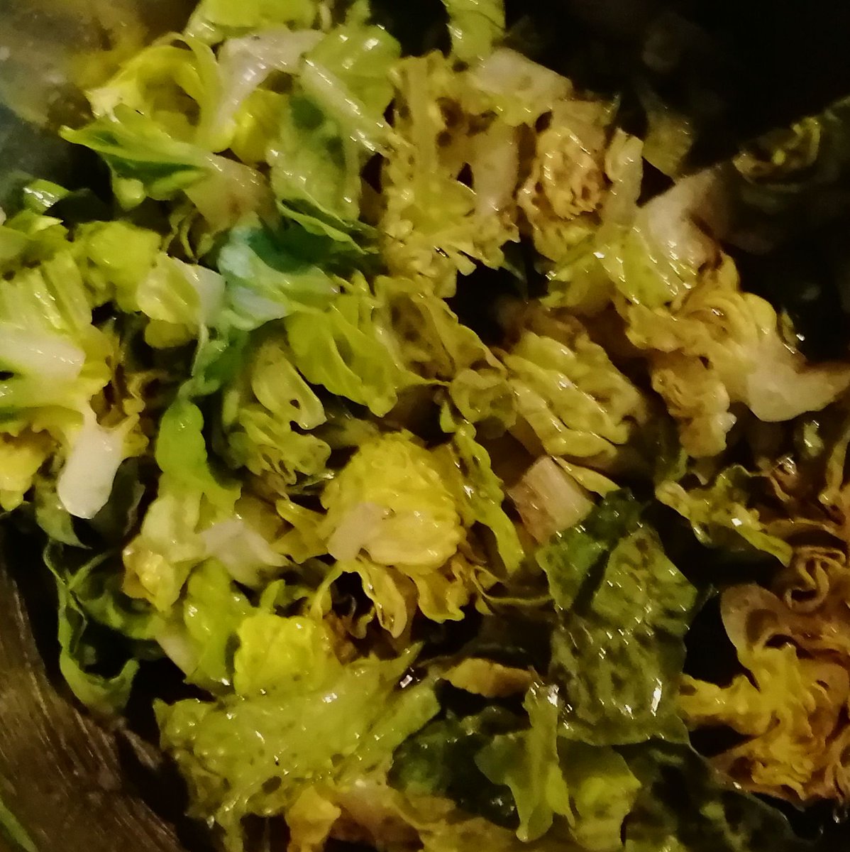 MikeKocht's tweet image. Sonntags #Twooking klassisch und doch wieder nicht: Paniertes #Schnitzel
Aber nicht vom Kalb sondern vom Huhn, dafür mit Parmesan in der Panierung
Dazu Petersil-Erdäpfel (-Kartoffel) und 2erlei Salat (grün und rot)

mikekocht.at/2024/07/28/sch…