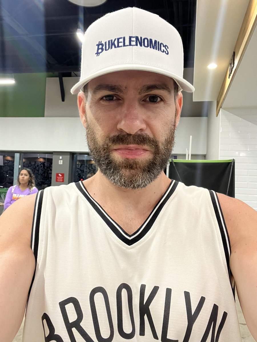 Martez305's tweet photo. El Salvador is Bitcoin country 🇸🇻#Bukelenomics
@CryptoNewsYes
@nayibbukele
@maxkeiser https://t.co/gThIpwwxGY