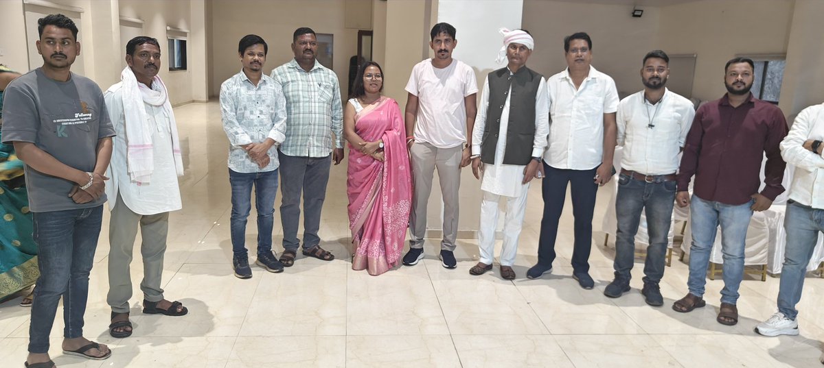 RoatKantiBhai's tweet photo. #BAP 
भारत आदिवासी पार्टी के राज्य अधिवेशन 26जुलाई को संपन्न हुआ राष्ट्रीय अधिवेशन27,28, जुलाई को  मध्यप्रदेश, गुजरात, महाराष्ट्र,झारखंड, छत्तीसगढ़ एव दादरा नगर हवेली से पहुँचे समस्त पार्टी पदाधिकारीयो पहुंचे पार्टी का विस्तार करते हुए नए सदस्यो को पार्टी पदाधिकारी की जिम्मेदारी दी गई साथ पुराने प्धाधिकारियो सदस्यो से मुलाकात हुई!
आने वाले झारखंड और महाराष्ट्र विधानसभा चुनाव एव अन्य विभिन्न बिंदुओं पर हुई चर्चा ! 
दोनों राज्यों में पार्टी अपने उम्मीदवार मैदान में उतारेगी 
जोहार 
जय आदिवासी 
रोत कांतिभाई आदिवासी 
      #कांतिलाल_रोत
          भील प्रदेश 
🏑🏹🙏❤️🌷💐🌺🌹💖🙏🏹🏑