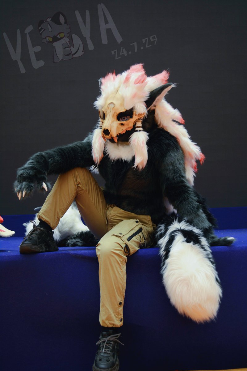 Me, the Wilder me
#fursuit <a href="/furry/">furry</a>