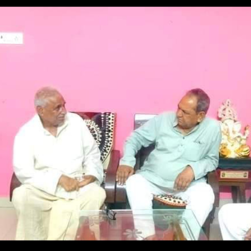SamimKh18068318's tweet photo. माननीय विधायक इटवा, सिद्धार्थनगर, पूर्व विधानसभा अध्यक्ष श्री @pmataprasadsp  जी को नेता प्रतिपक्ष विधानसभा, उत्तर प्र��ेश बनाए जाने का हार्दिक बधाई...💐🙏 https://t.co/Ox0y8mB0kU