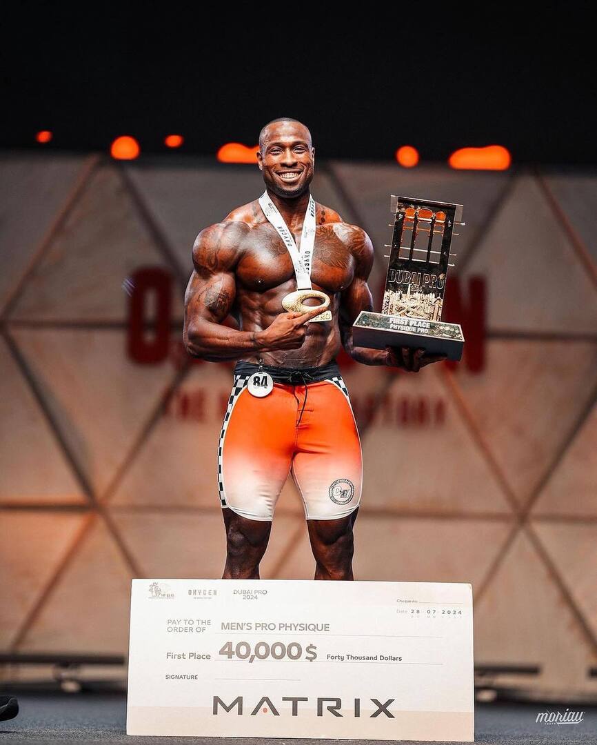 fitness_volt's tweet photo. @e_bankssss wins Mens physique at @dubai_pro_event and now Olympia bound 💪🏻💪🏻

#bodybuildingmotivation #bodybuilders #fitnessvolt #fitnesslife #muscles 

@moriauphoto https://t.co/IFWoeMpumv