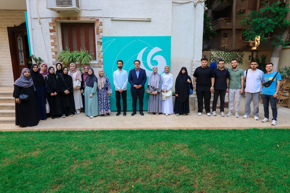 Türkiye’den Mısır’a Arapça öğrenmek için gelen Kocaeli Üniversitesi öğrencileri, Kahire Yunus Emre Enstitüsünü ziyaret edip, Mısırlı Türkçe sevdalıları ile tanış oldu.