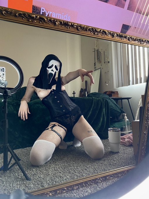 Watch 🖤 ꜱʟᴜᴛᴛʏᴄᴏʀᴘꜱᴇ 🖤's leaked NSFW photo on TwXstars