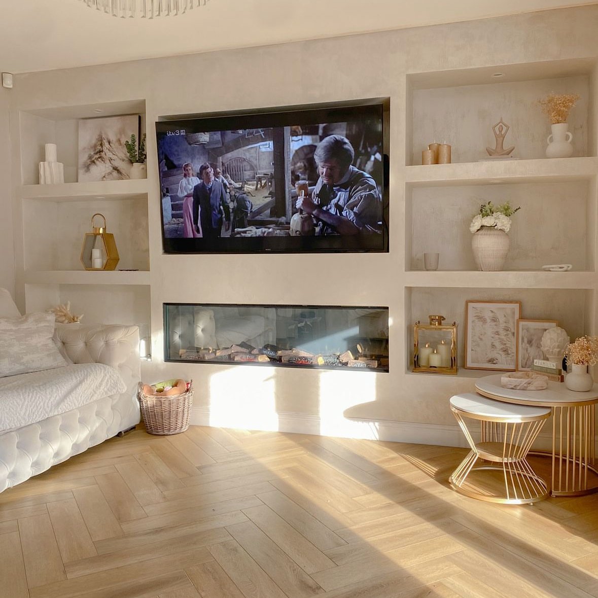 TileMountainUK's tweet image. Golden hour herringbone ✨ 

🏡 IG claireshomejourney
🔎 Chason Shortbread Herringbone LVT

Order a sample: tilemountain.co.uk/chason-shortbr…

#herringbone #woodflooring #tiles