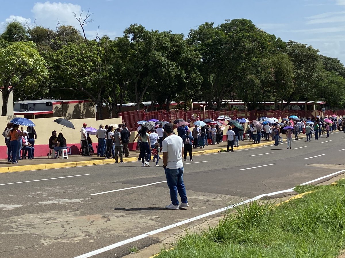 calazanz's tweet photo. #centrodevotacion #escuelaDiegodeOrdaz a las 10:00 am de hoy https://t.co/QwRnd8C3Cr