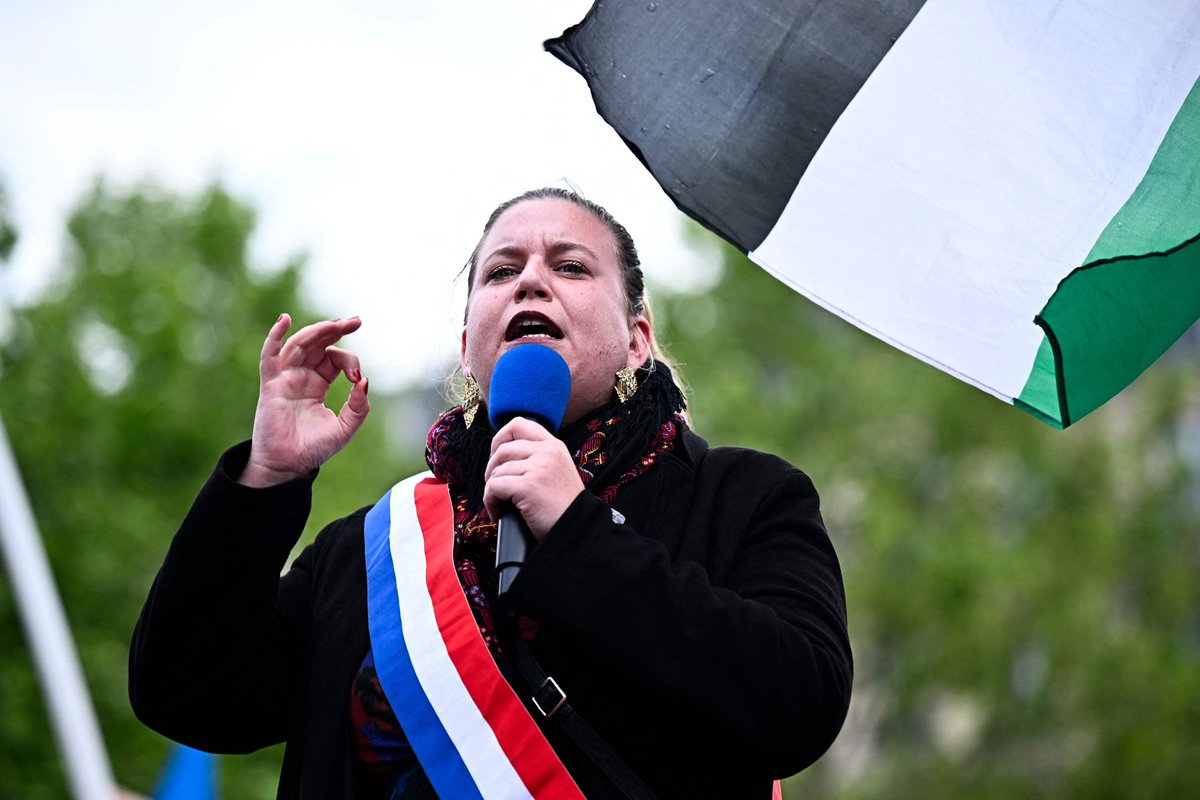 SurmulotsNews's tweet photo. 🚢🇵🇸FLASH – Mathilde Panot a essayé de rejoindre la délégation palestinienne et s’est vu interdire l’accès "en raison du poids maximum autorisé". https://t.co/s3uIou2eGM