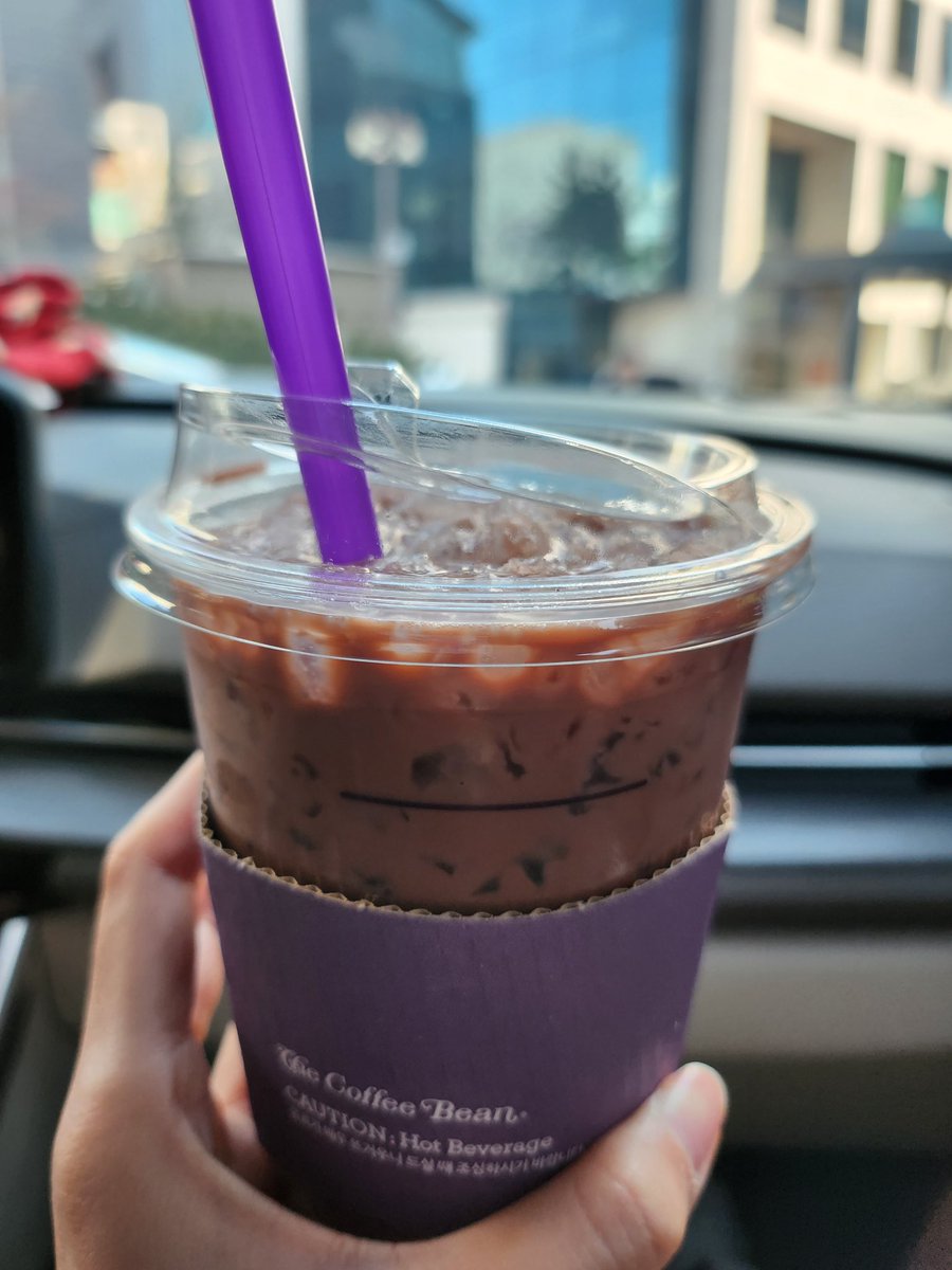 softyubin's tweet image. dami and her eternal love for iced choco; a thread 🍫