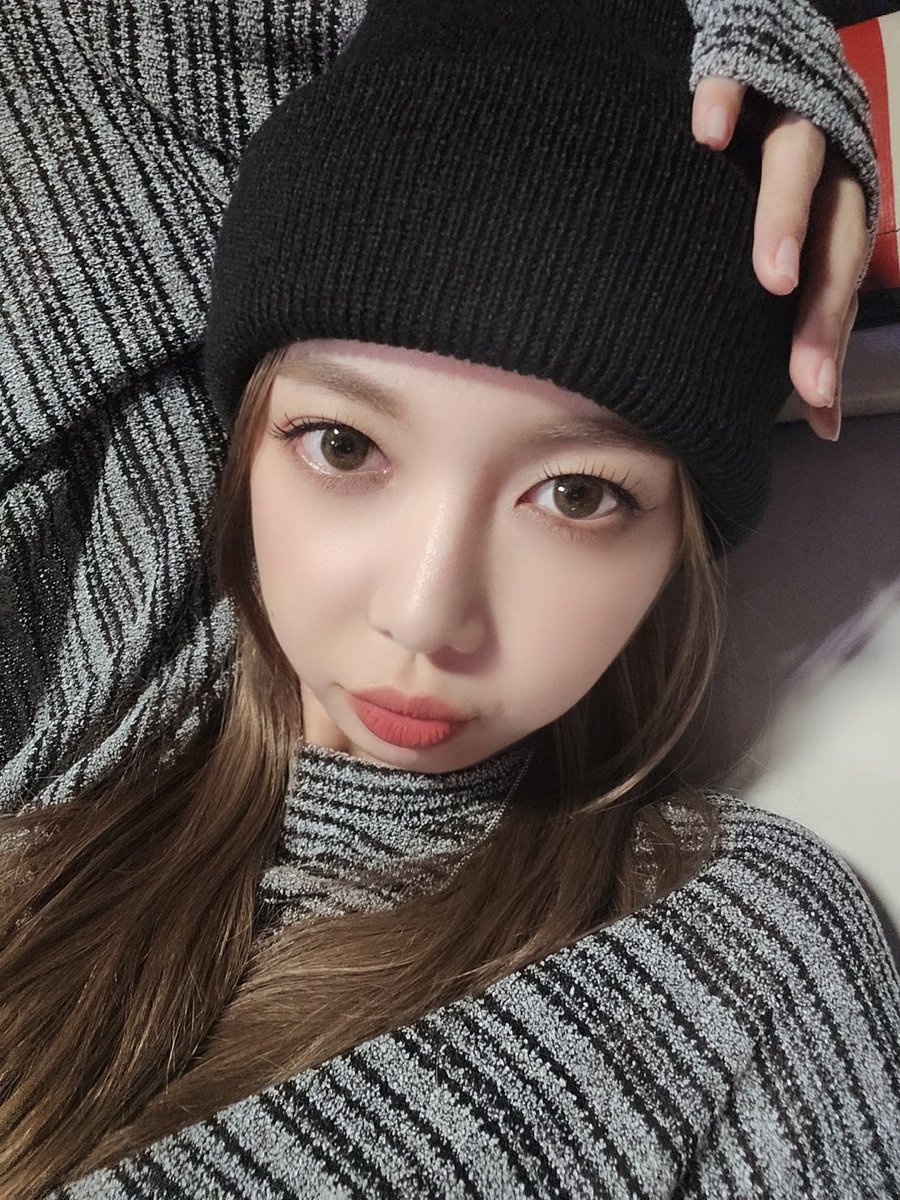 softyubin's tweet image. dami and her eternal love for iced choco; a thread 🍫