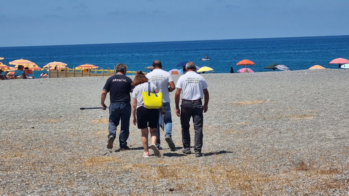 ArpaCalabria's tweet photo. #Arpacal domenica 28 luglio 🌊 al monitoraggio e ai controlli sul mare viene affiancato un’ulteriore attività di 🔬controllo sulle acque superficiali (corsi d’acqua) per:👉valutare la loro incidenza sulla qualità delle acque di balneazione. https://t.co/6l6BIUIUUX