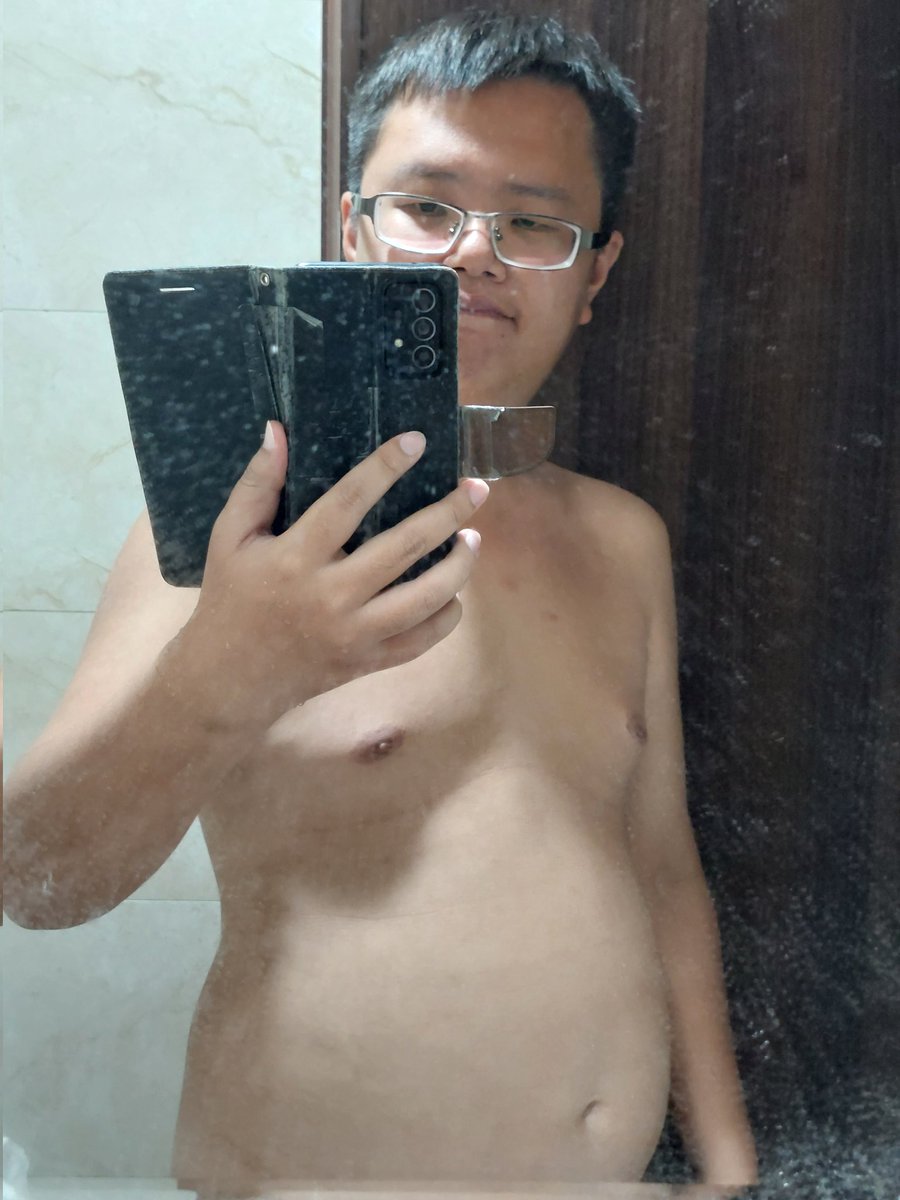 上禮拜剪頭髮記錄一下
請忽略浴室的鏡子好霧