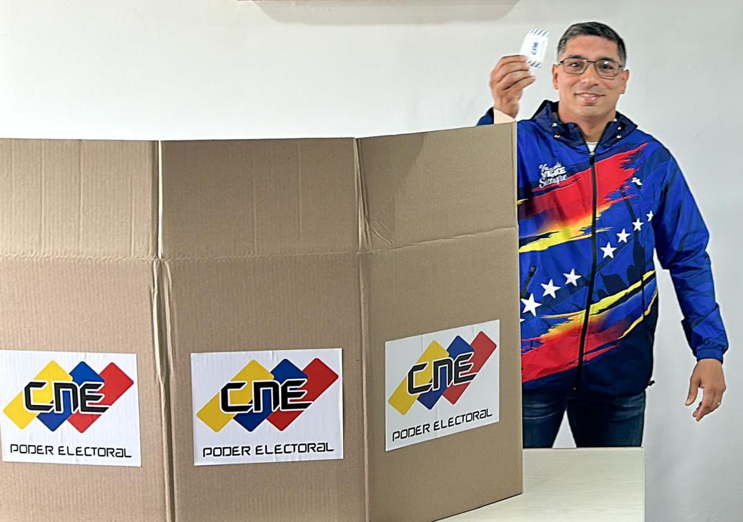 Ejercí mi derecho al voto en esta elección presidencial, donde nuevamente se destacó la capacidad técnica y logística de primer nivel del Consejo Nacional Electoral y la cultura democrática y de paz que siempre ha caracterizado al pueblo de Venezuela, movilizado en una jornada