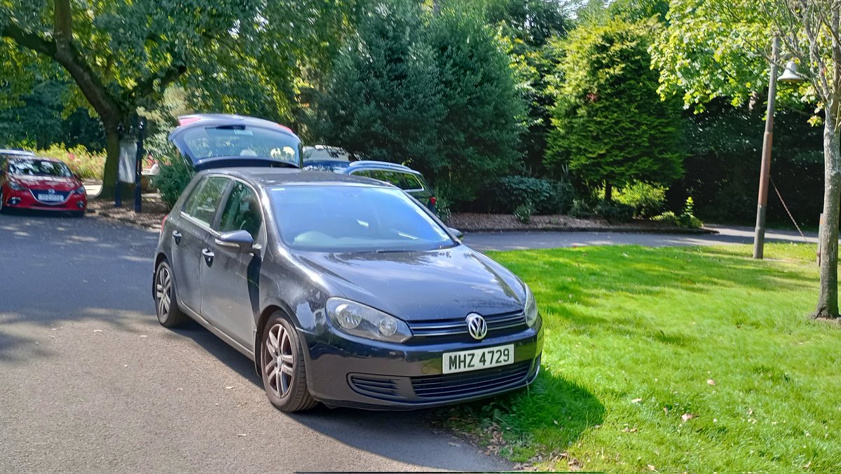 maxwiggan's tweet photo. It's great that there's music being performed live in the Ormeau park bandstand.  However the enjoyment is seriously detrimented by needless car parking cluttering  up the beautiful setting @belfastcc People come to the park to escape the ugliness of cars. This isn't good enough https://t.co/vQIEUO0j9y