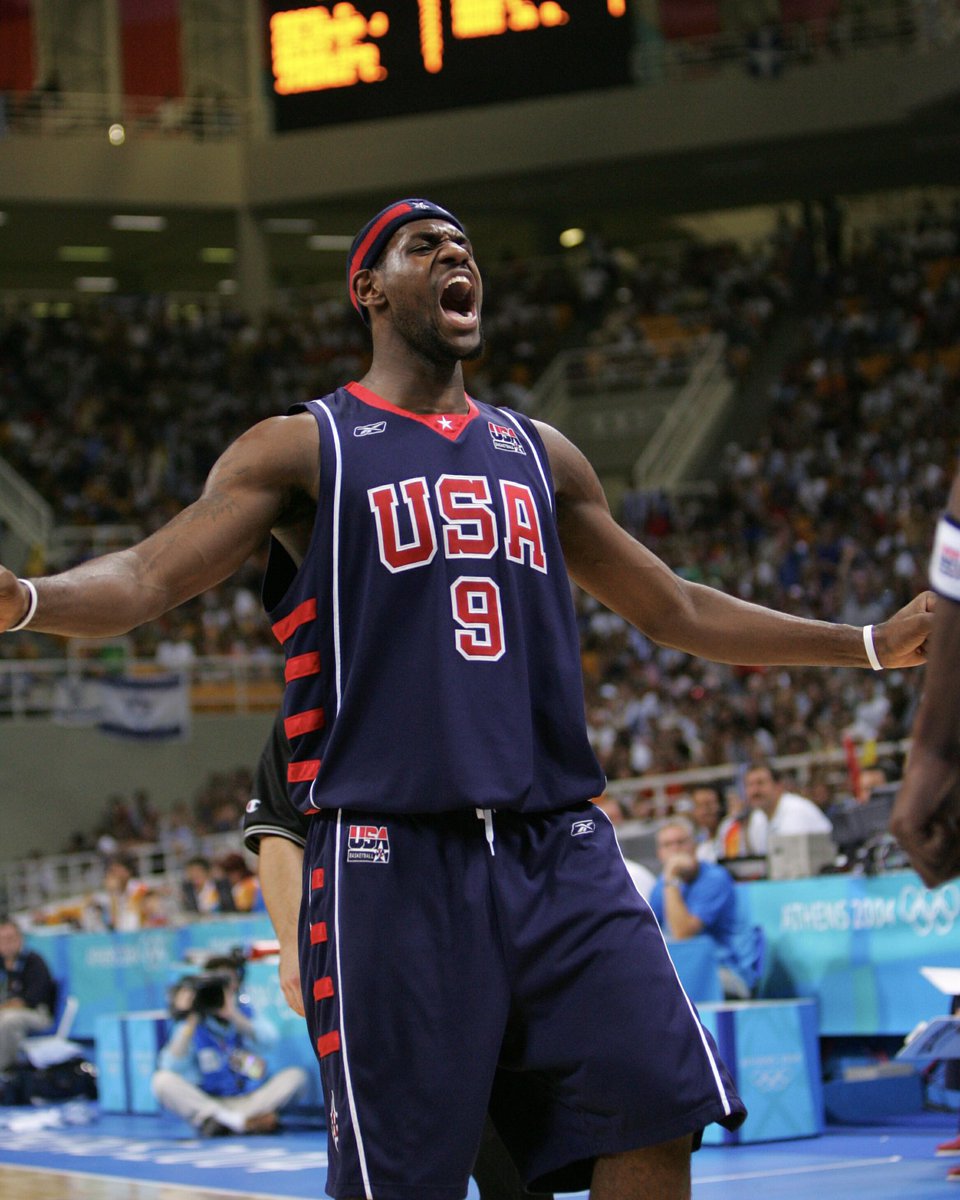 BronMuse's tweet photo. 2004 Olympics                2024 Olympics https://t.co/bcxFpDSUub