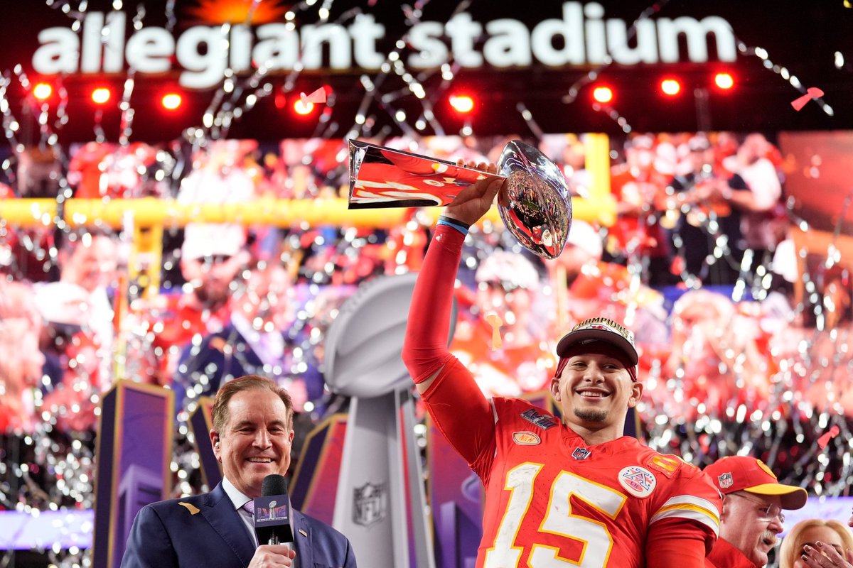CRAZY: #Chiefs HC Andy Reid &amp; QB Patrick Mahomes have the MOST WINS BY A COACH-QB in Allegiant Stadium, home of the #Raiders.

🤯

For some reason Vegas thought they should make fun of Mahomes, despite him owning them in their own stadium.