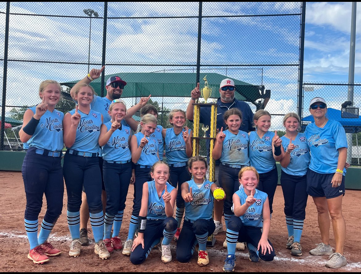 CoachNixon71's tweet photo. Back2Back 10u Southeast Regional TOSC Champions!!! So proud of the fight in these girls!! https://t.co/D7pPqjnsxI