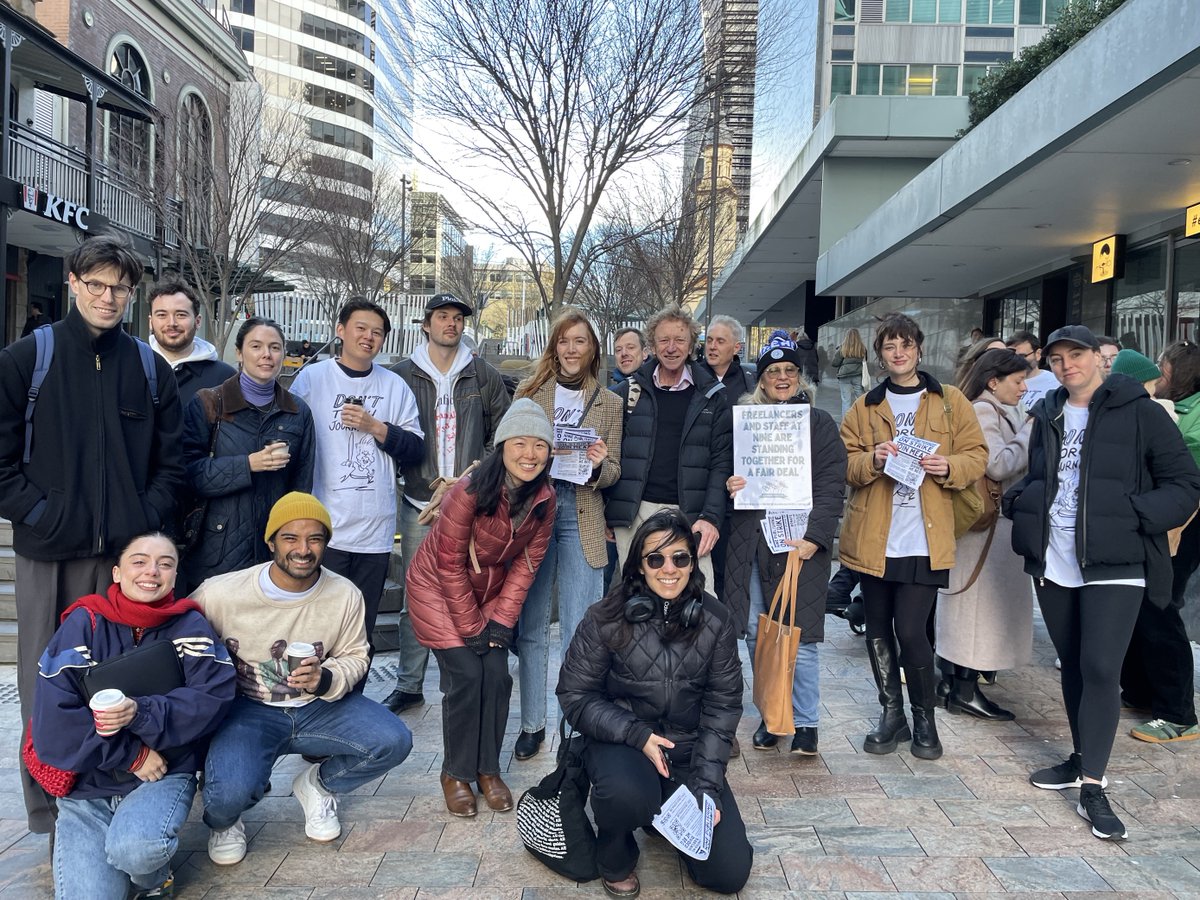 #MEAAmedia members on strike were up at the crack of dawn to rally outside the Sydney Morning Herald offices today. #DontTorchJournalism