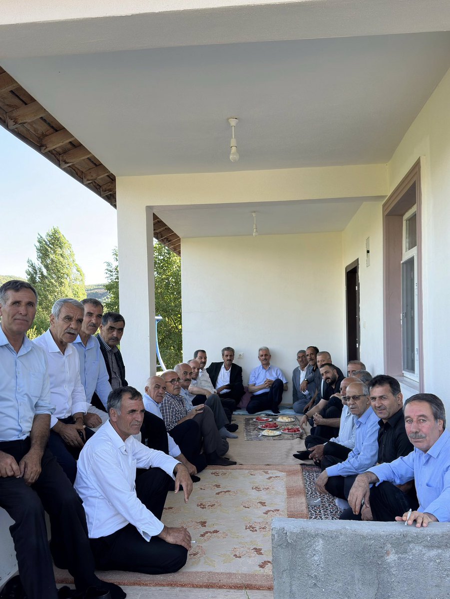 Genç ilçemizde bir grup arkadaşla hasret giderdik. 

Sonrasında Dereköy’de Mehmet Alkaç kardeşime misafir olduk. Yemekten sonra “eski zamanlarda olduğu gibi” sohbet muhabbet..