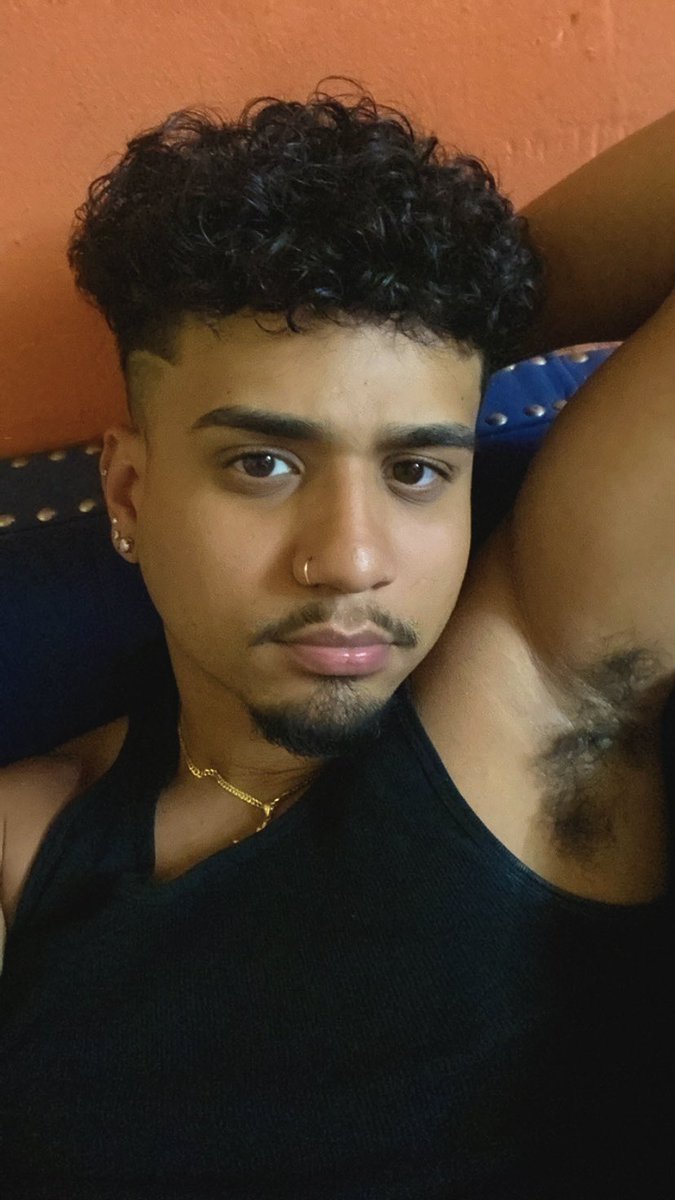 swavyjeff's tweet photo. come sniff 👃🏽 https://t.co/MoTYgjnkhy