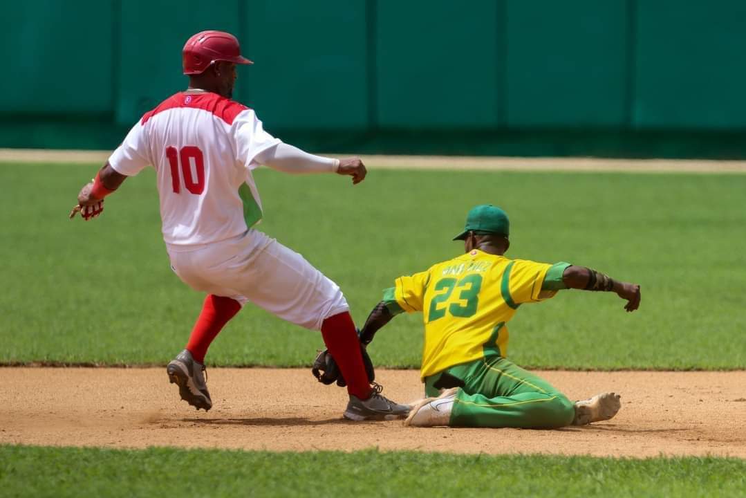 #LasTunas Campeón del béisbol en #Cuba

Ganó el mejor 💚