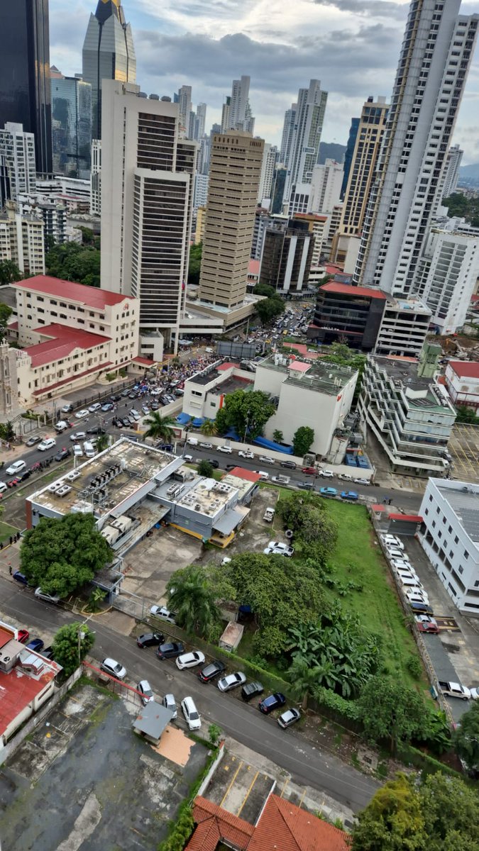 El ambiente que se vive en las cercanías de la embajada de Venezuela. <a href="/tvnpanama/">TVN Panamá</a>