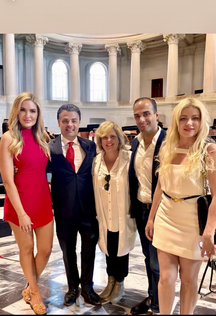 It’s time for a change in Florida’s CD26 and that change is <a href="/JohnnyFrattoFL/">Johnny Fratto</a> 
<a href="/GeorgePapa19/">George Papadopoulos</a> 
<a href="/alysefratto/">Alyse</a>