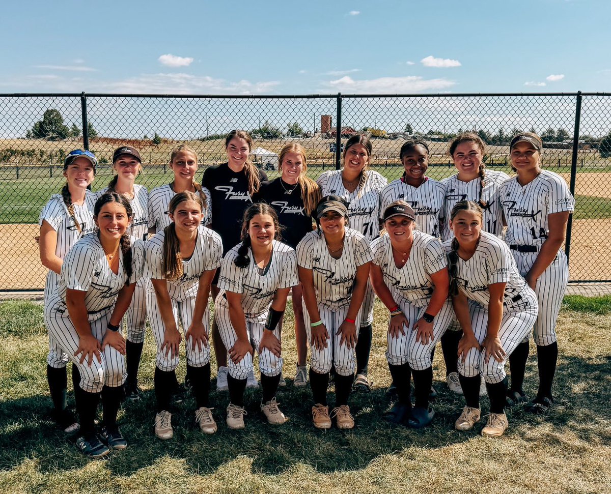 ChezneyWhipker's tweet photo. @jennablanton3 &amp; @BerzonSyd Thank you for making this summer the best ever! Our team is better because of our time with you 🖤. We better be back together next summer! @fplatinum_hutch @FPXHutchins https://t.co/cCigP5rxJt