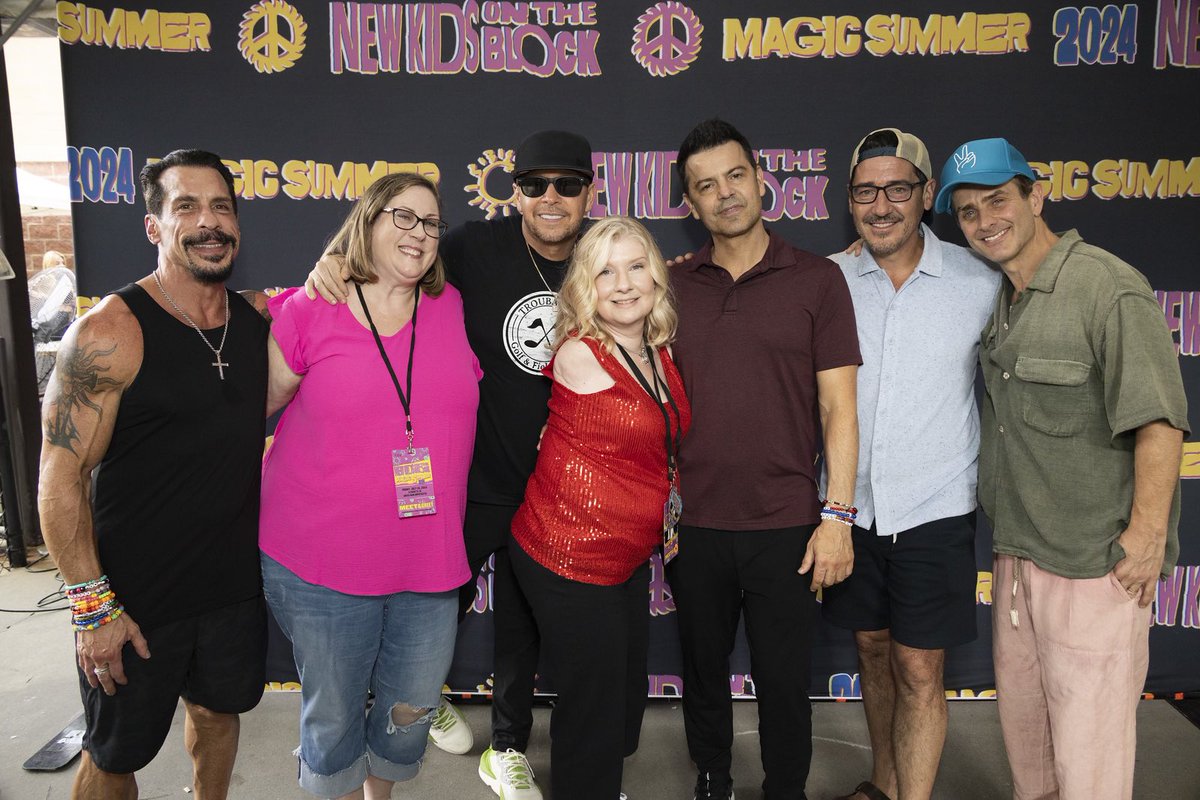 Magic Summer 2024 did not disappoint. #nkotb <a href="/NKOTB/">New Kids on the Block</a> Did this really happen <a href="/easslp/">Elizabeth Klingler</a>??