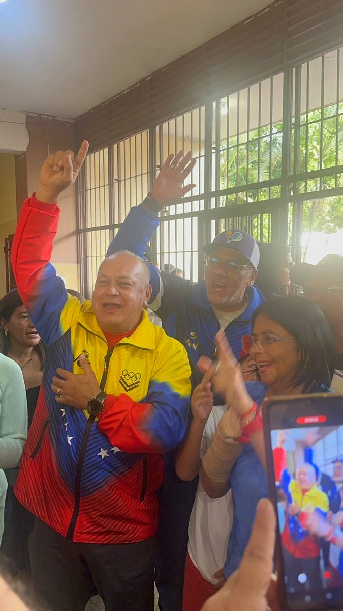 Seremos breves: En el Comando de Campaña Venezuela Nuestra estamos muy felices 😎

#28Jul #VotoPorLaPaz2024 #El28JGanaMaduro <a href="/dcabellor/">Diosdado Cabello R</a>