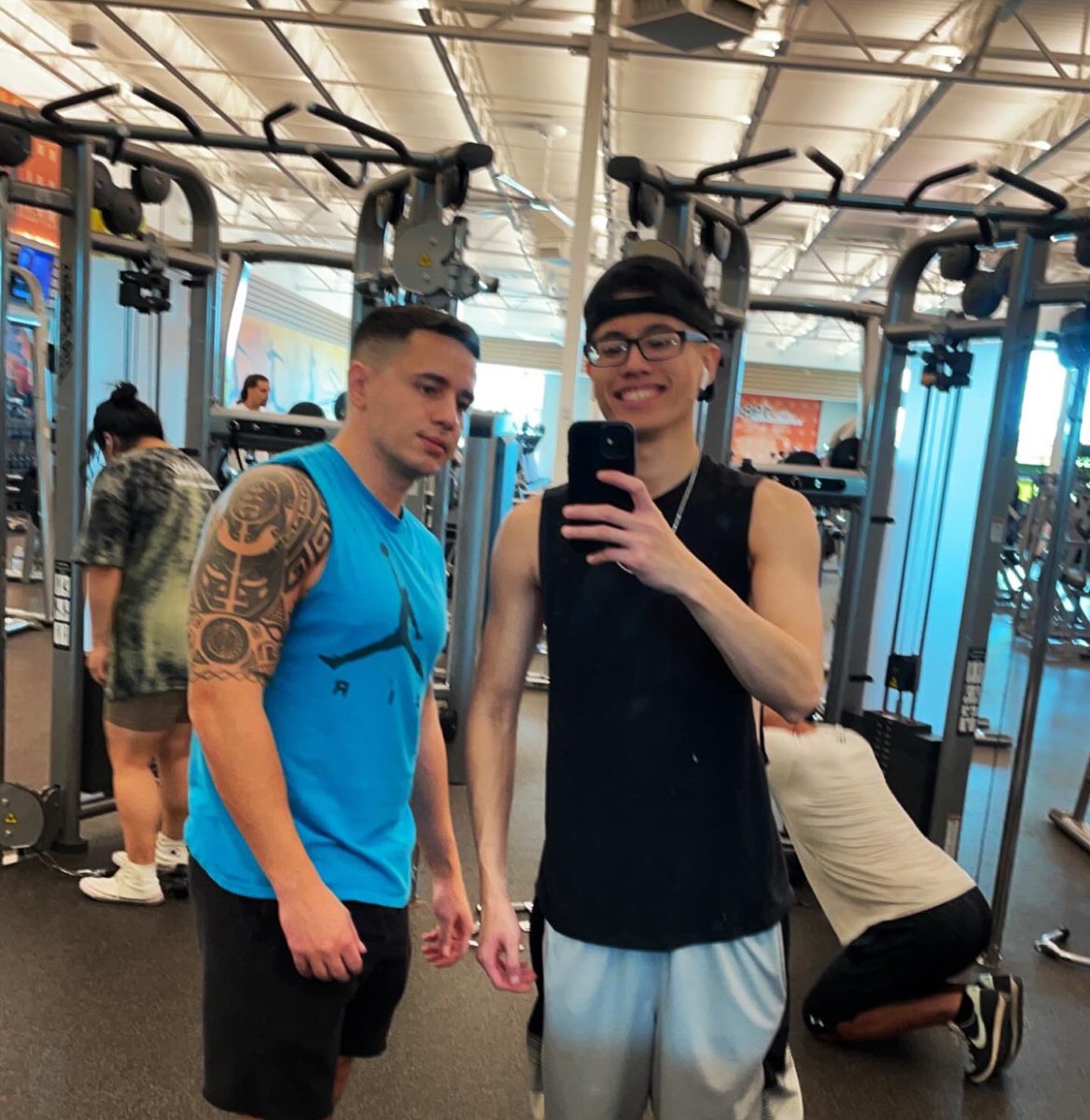 ChexyYT's tweet photo. First time we met and now after 10 months of training can’t wait to see the 2 years progress 💪🏻 https://t.co/pKqC29uklZ