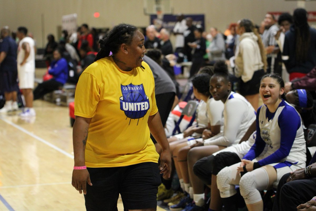 AilaniCollazo's tweet photo. It’s taken me a couple days to realize that my last AAU tournament took place just last weekend. Thank you @SEUnitedKiki coaches for teaching me a lot in my last season. This isn’t the end of the road & I can’t wait to use what I’ve learned & finish my senior year strong. #30OUT https://t.co/tL4txc3Fln
