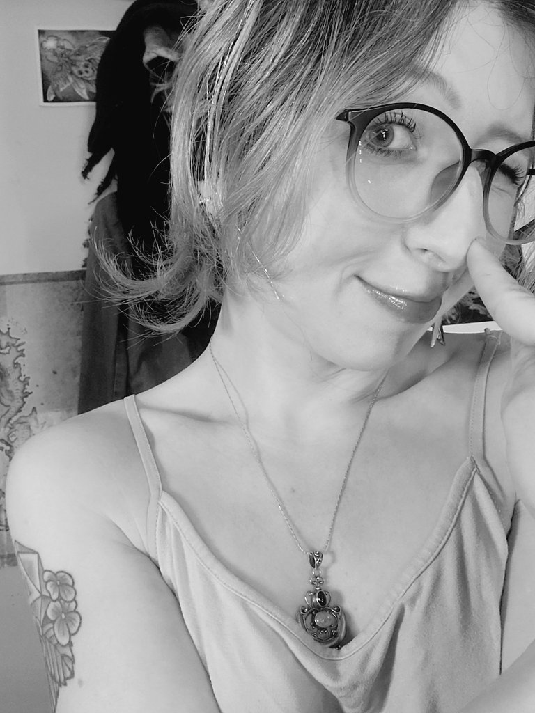 1 pic. Girlbot Div here! Did you remember to follow my SFW side? Be really sweet if you did *wonk* https://t.co/GuRsZQVVDw