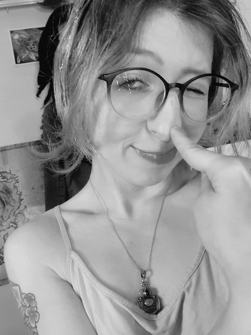 Girlbot Div here! Did you remember to follow my SFW side?  Be really sweet if you did *wonk* https://t