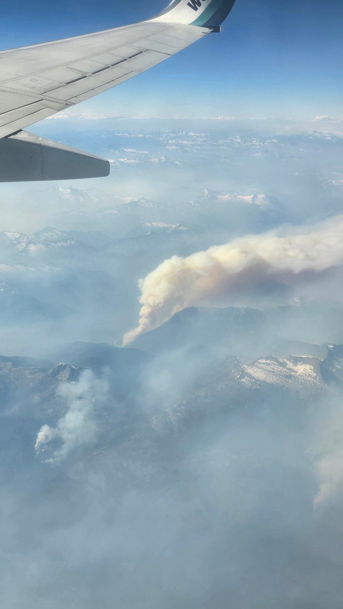 I happened to be flying over the Rocky Mountains last week out of Calgary. The scale of the wildfires is phenomenal.
#JasperWildfire #wildfire