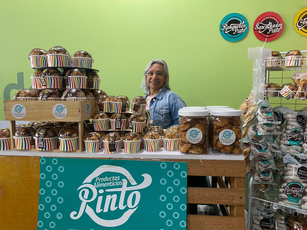CCBucaramanga's tweet photo. ¡Hoy celebramos el #DiaDelTendero junto a @fenalsander ! 💫

Empresas de la Comunidad Empresarial de Industria de Alimentos🧈🍭 del programa “Tiendas Conectadas” de la #CCB dijeron presente en @NEOMUNDOBGA 🙋🏻‍♀️🙋🏽para celebrar a los amigos más queridos del barrio.🫂 https://t.co/7YmY71L5zJ