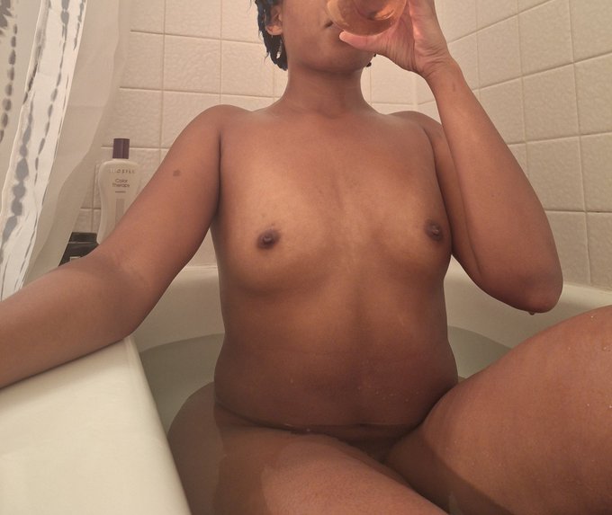 Live show starting on my OnlyFans right nowwwwww!! 🥵AND it's on sale for 50% OFF‼️ Join now for ONLY